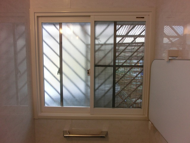 複層ガラスの内窓を取付けました。断熱・防音それに防犯にも効果ありです。